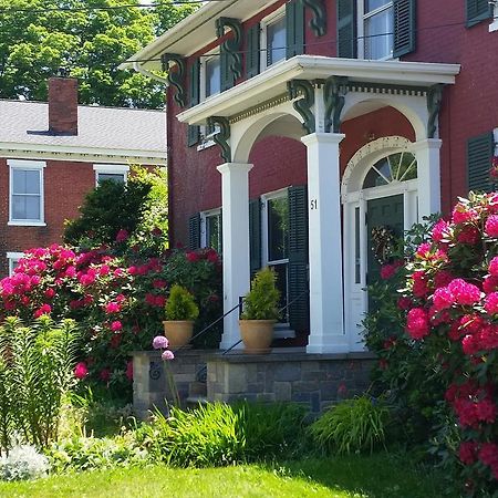 Grape Arbor Bed And Breakfast North East Exterior photo
